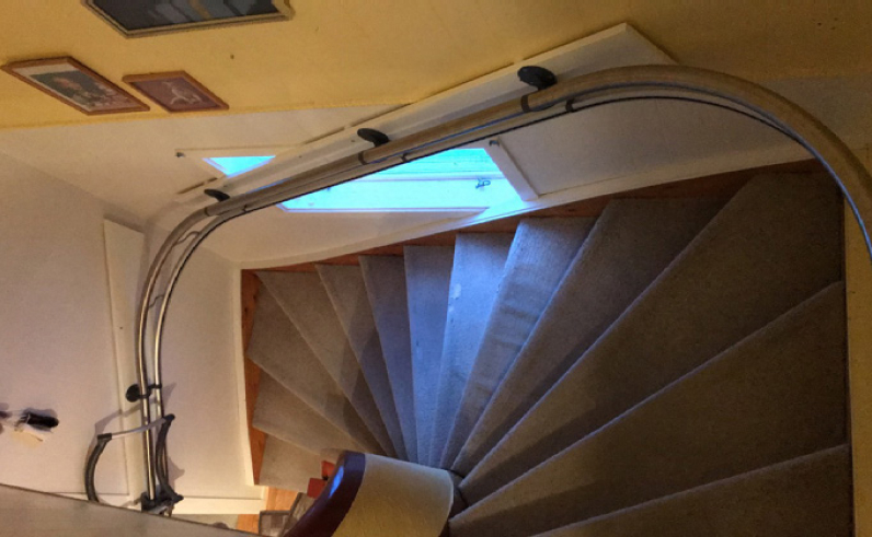 U-shaped curved staircase