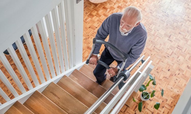 Aide à la montée d'escalier TOPRO Step - utilisation en montée d'escalier